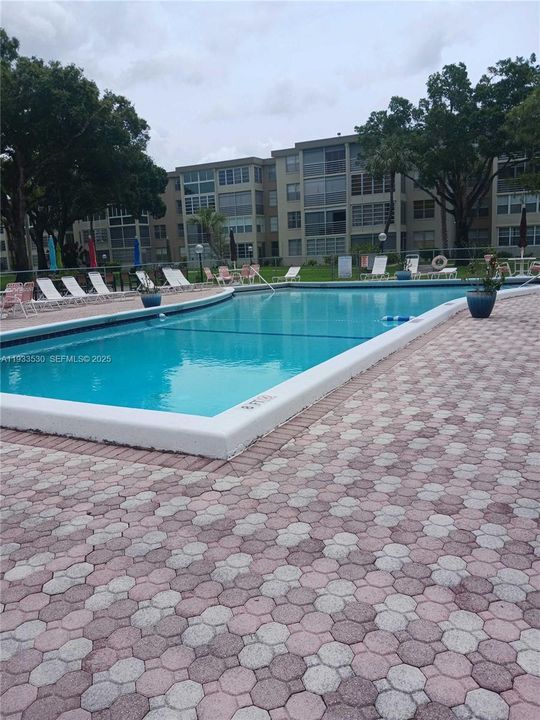 For Sale: $129,986 (2 beds, 2 baths, 960 Square Feet)