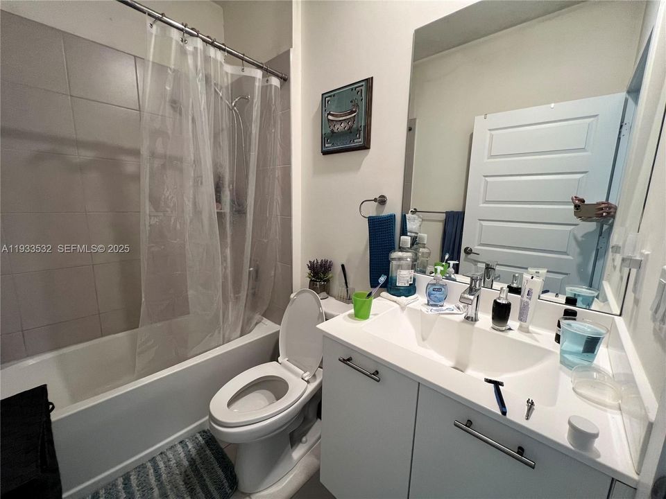 For Rent: $3,300 (3 beds, 2 baths, 1124 Square Feet)