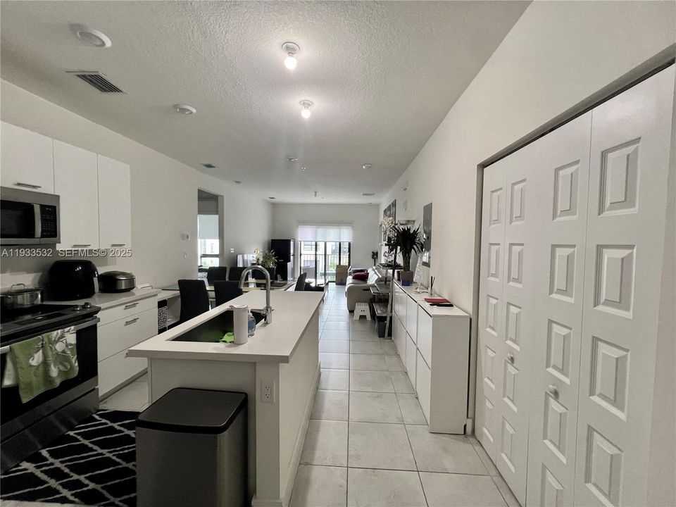 For Rent: $3,300 (3 beds, 2 baths, 1124 Square Feet)