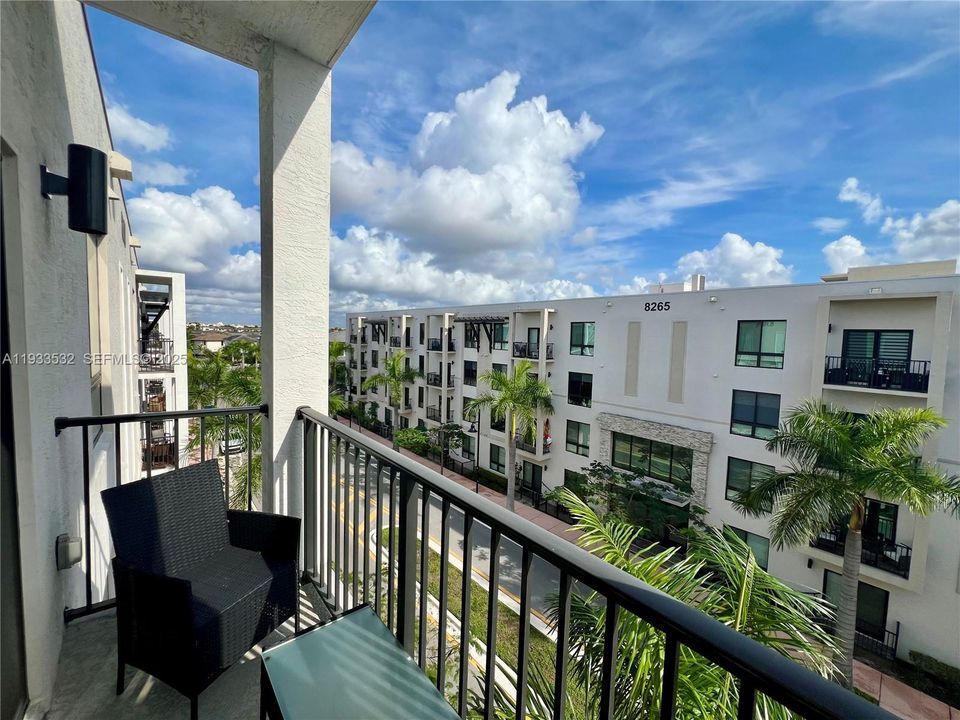 For Rent: $3,300 (3 beds, 2 baths, 1124 Square Feet)