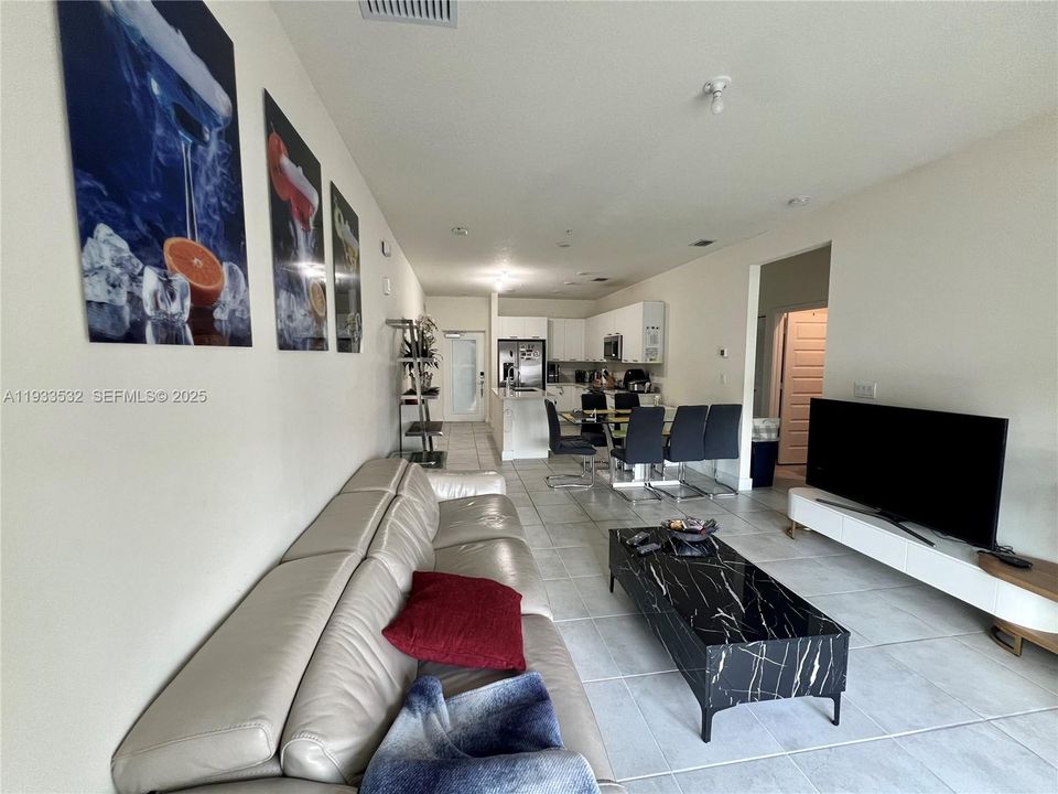 For Rent: $3,300 (3 beds, 2 baths, 1124 Square Feet)