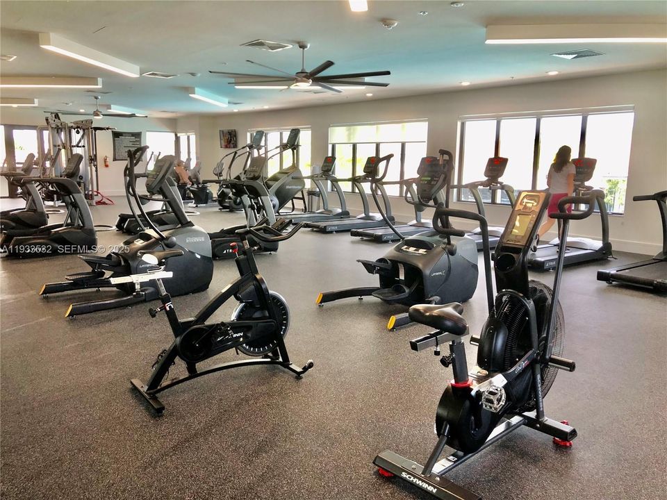 For Rent: $3,300 (3 beds, 2 baths, 1124 Square Feet)