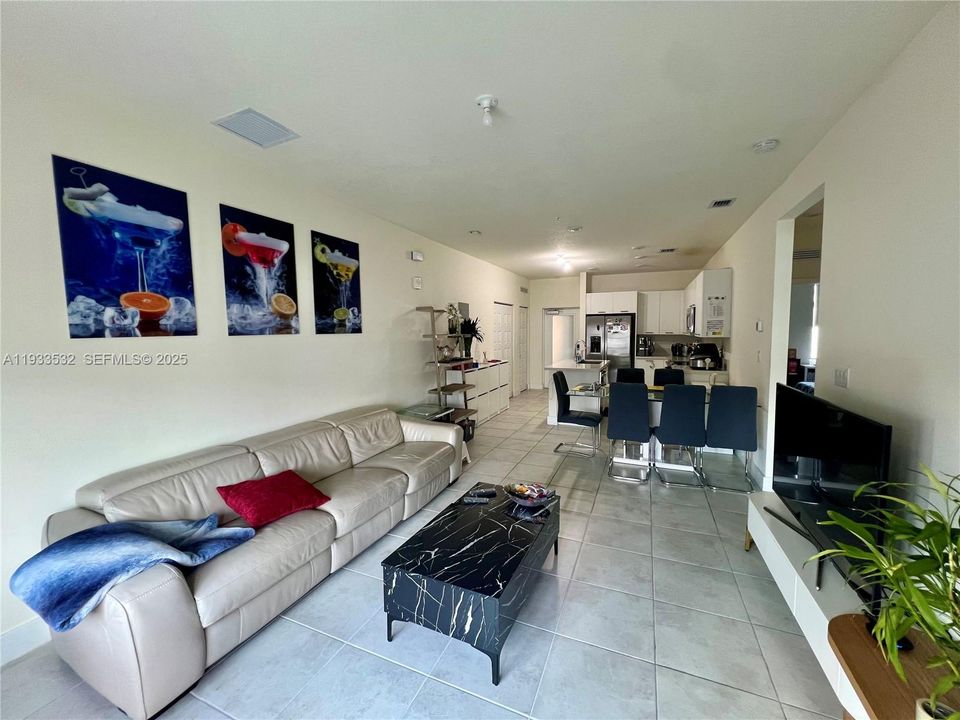 For Rent: $3,300 (3 beds, 2 baths, 1124 Square Feet)