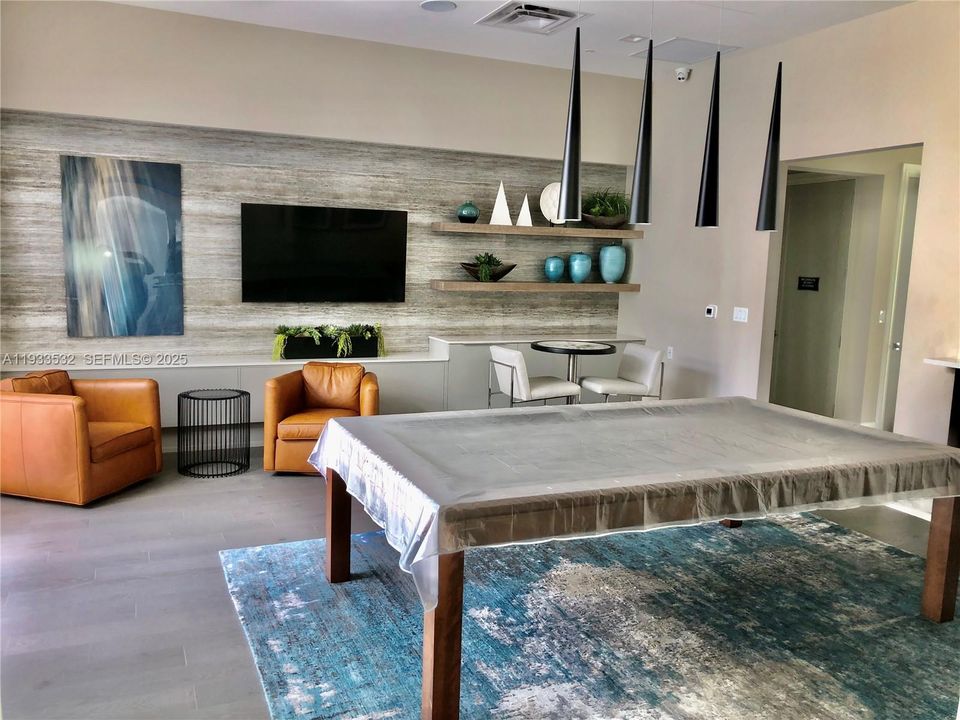 For Rent: $3,300 (3 beds, 2 baths, 1124 Square Feet)