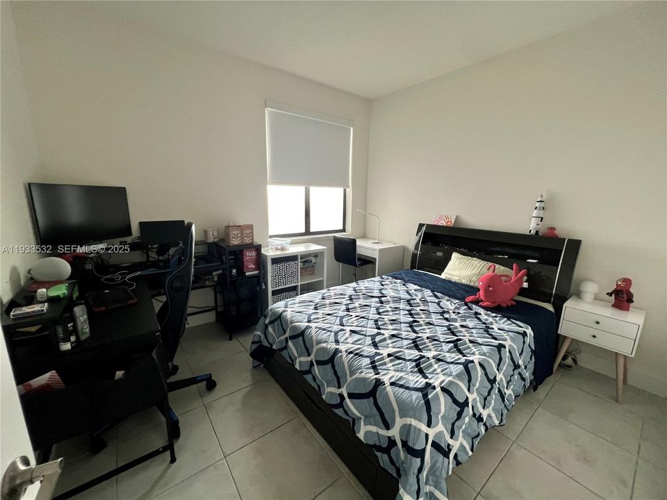 For Rent: $3,300 (3 beds, 2 baths, 1124 Square Feet)