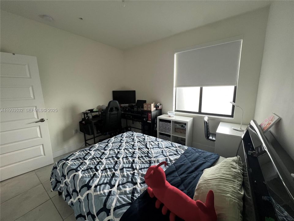 For Rent: $3,300 (3 beds, 2 baths, 1124 Square Feet)