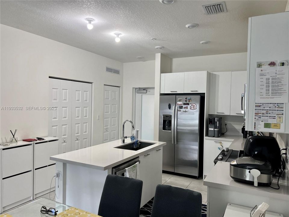 For Rent: $3,300 (3 beds, 2 baths, 1124 Square Feet)