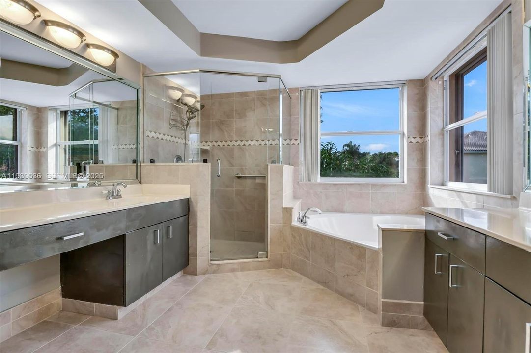 На продажу: $799,000 (4 спален, 3 ванн, 2709 Квадратных фут)