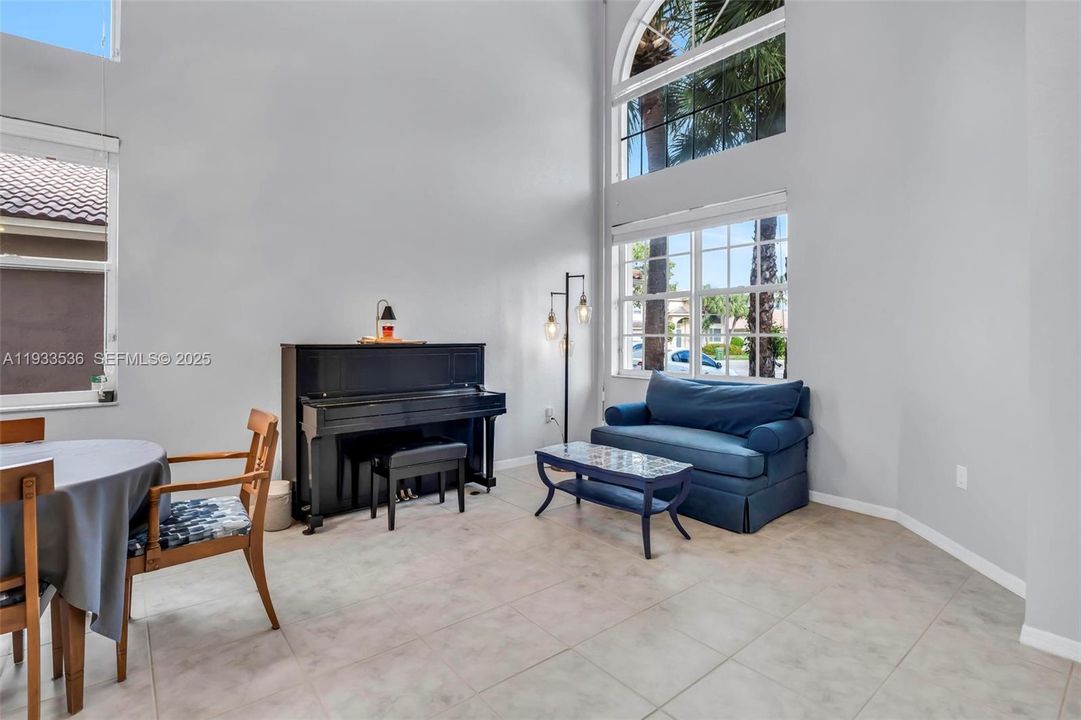 На продажу: $799,000 (4 спален, 3 ванн, 2709 Квадратных фут)