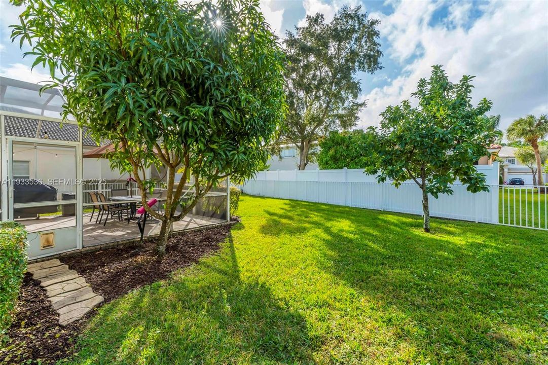 На продажу: $799,000 (4 спален, 3 ванн, 2709 Квадратных фут)