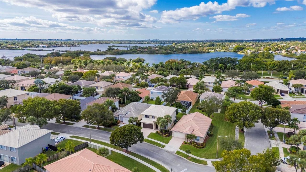 На продажу: $799,000 (4 спален, 3 ванн, 2709 Квадратных фут)