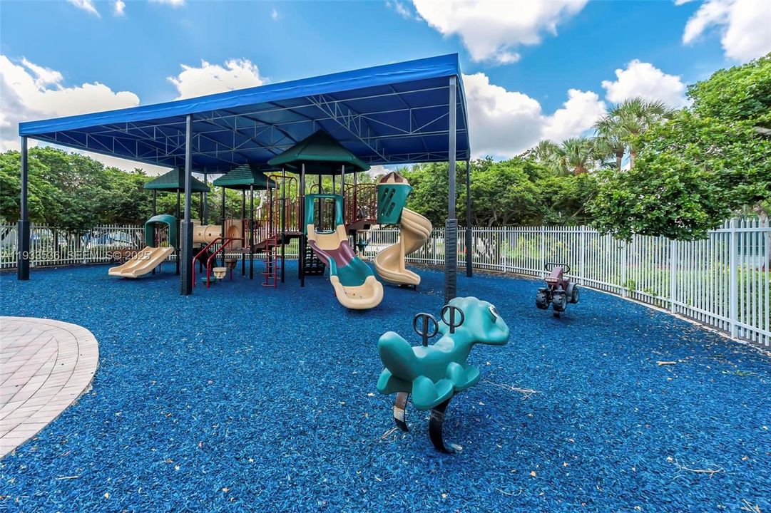 На продажу: $799,000 (4 спален, 3 ванн, 2709 Квадратных фут)