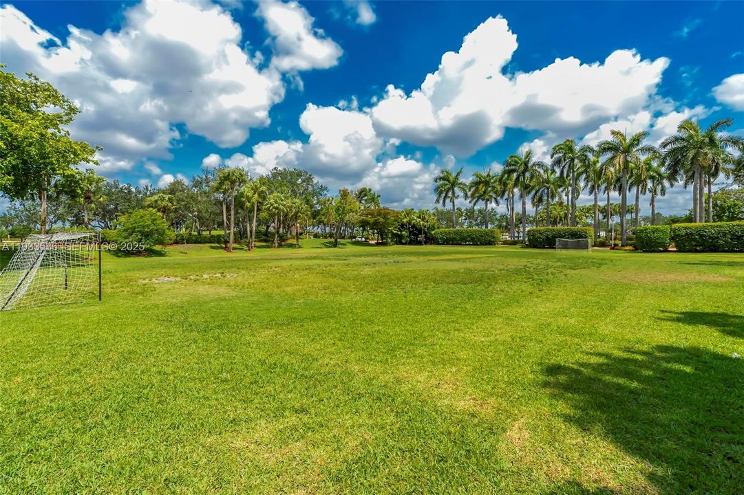 На продажу: $799,000 (4 спален, 3 ванн, 2709 Квадратных фут)