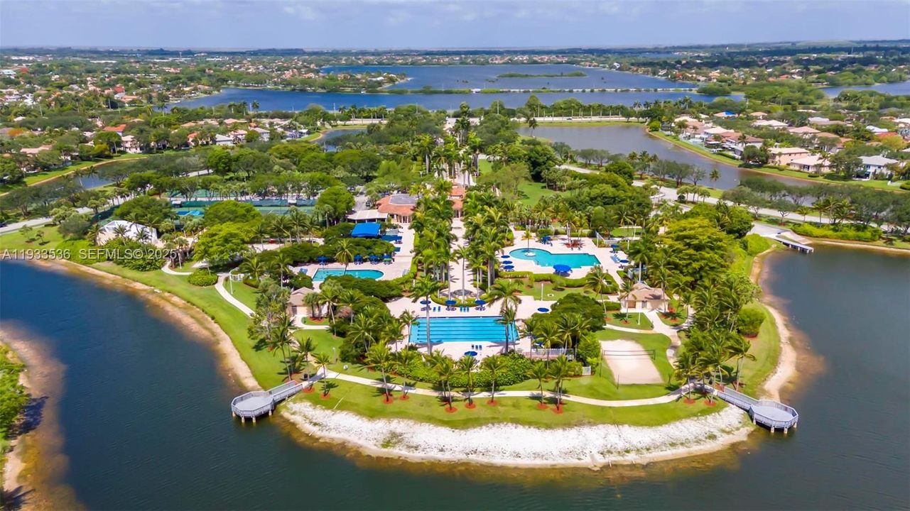 На продажу: $799,000 (4 спален, 3 ванн, 2709 Квадратных фут)