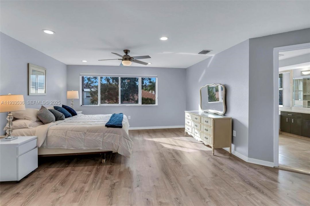 На продажу: $799,000 (4 спален, 3 ванн, 2709 Квадратных фут)