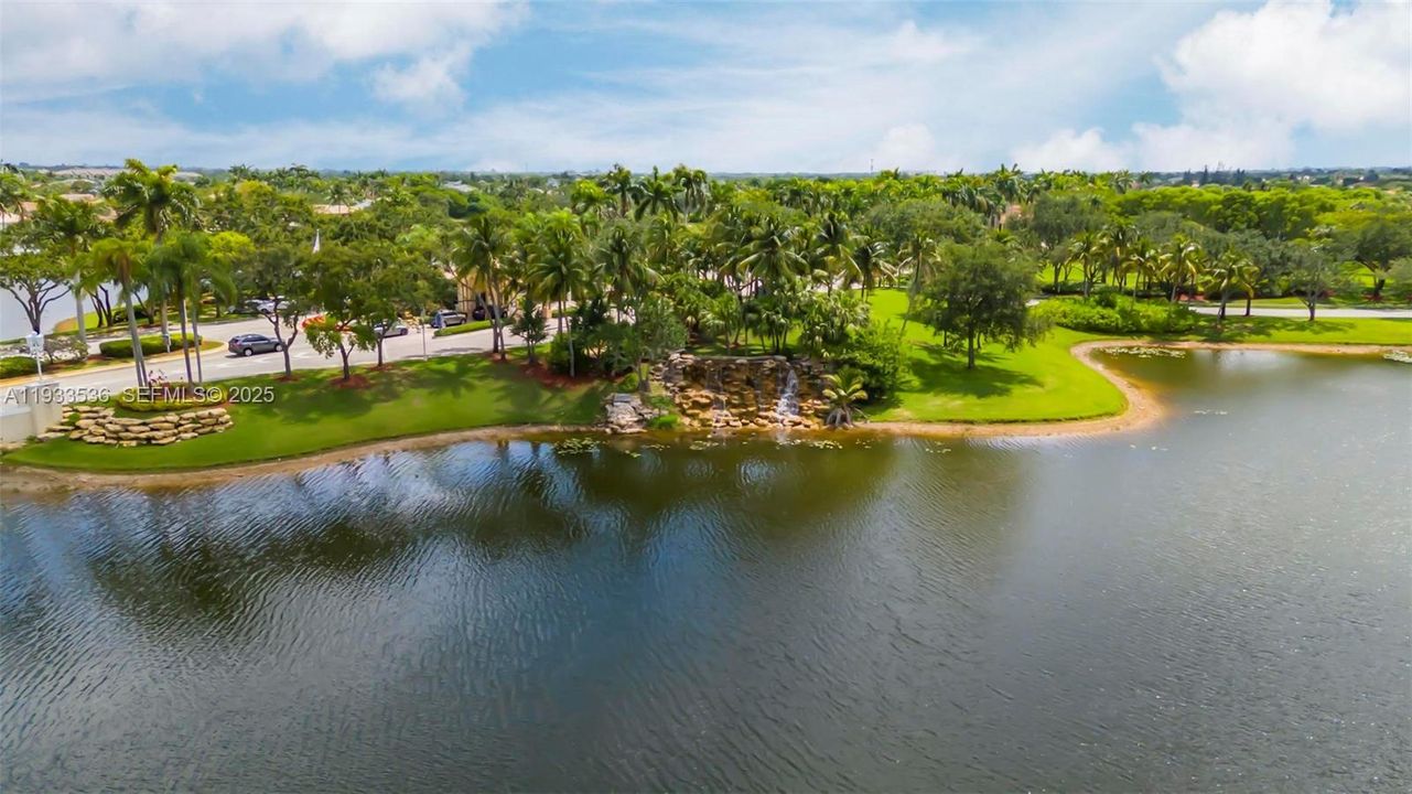 На продажу: $799,000 (4 спален, 3 ванн, 2709 Квадратных фут)