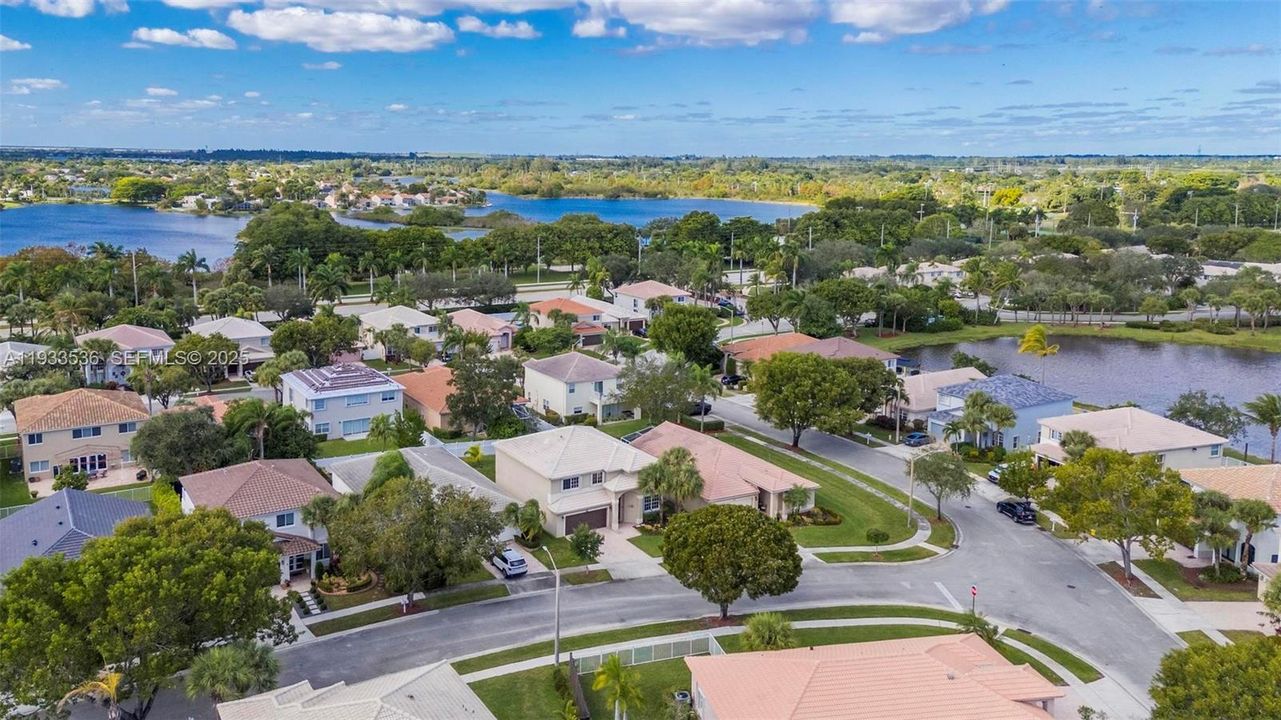 На продажу: $799,000 (4 спален, 3 ванн, 2709 Квадратных фут)