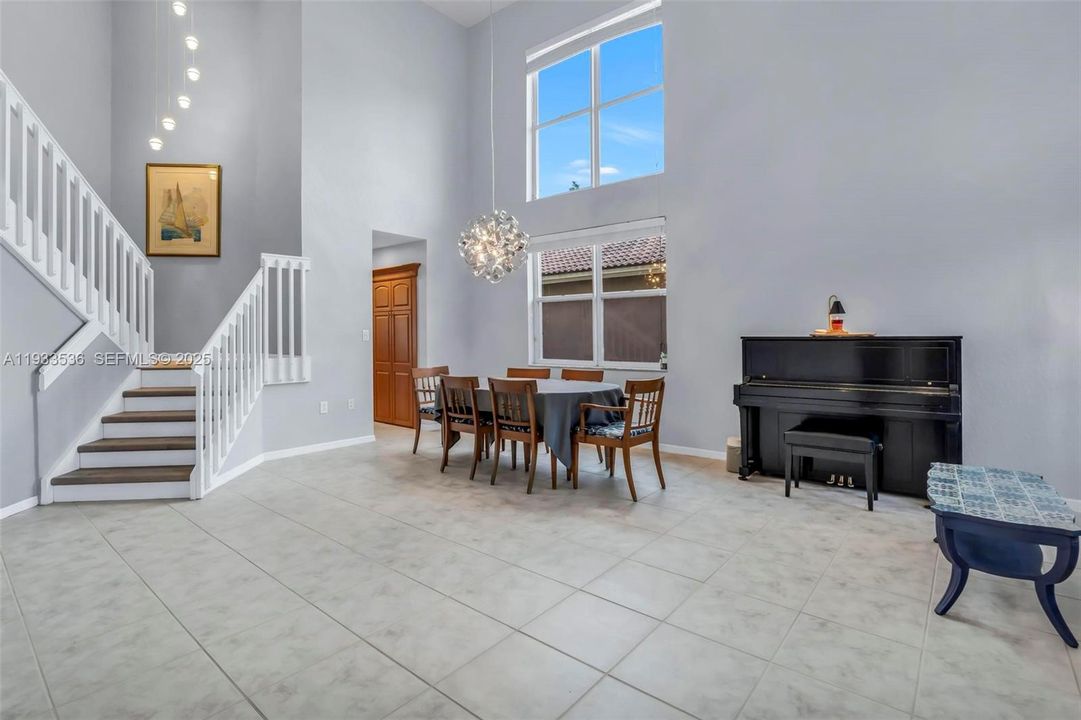 На продажу: $799,000 (4 спален, 3 ванн, 2709 Квадратных фут)