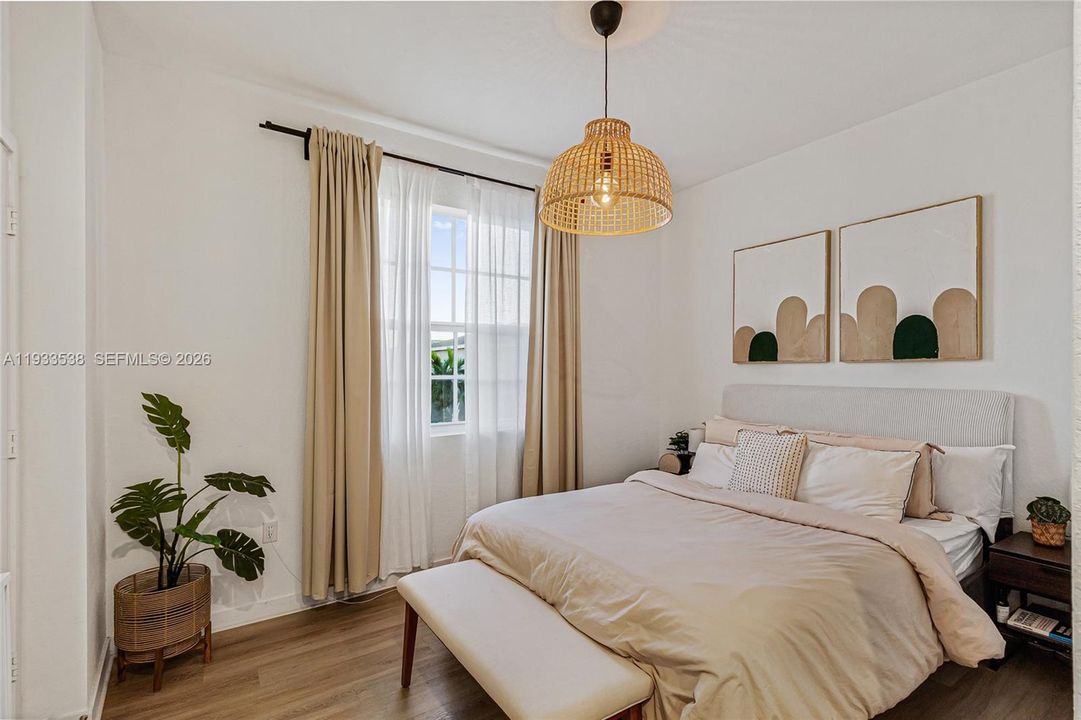 待售: $325,000 (2 贝兹, 2 浴室, 1208 平方英尺)