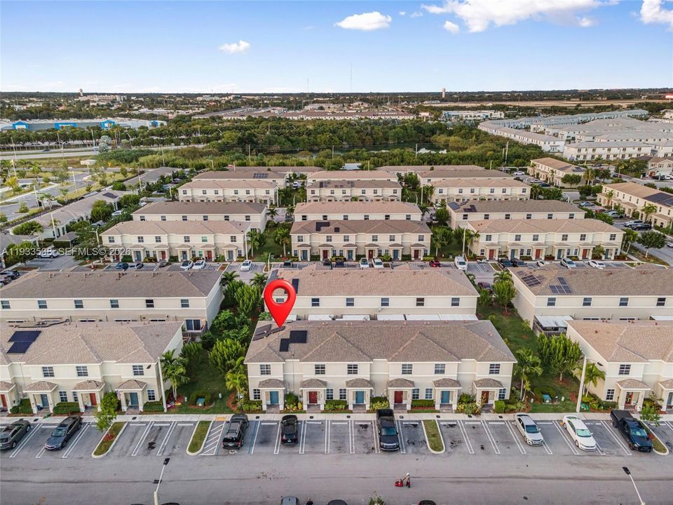 待售: $325,000 (2 贝兹, 2 浴室, 1208 平方英尺)