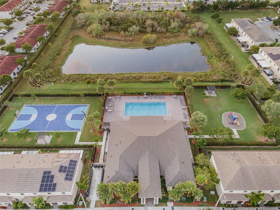 待售: $325,000 (2 贝兹, 2 浴室, 1208 平方英尺)