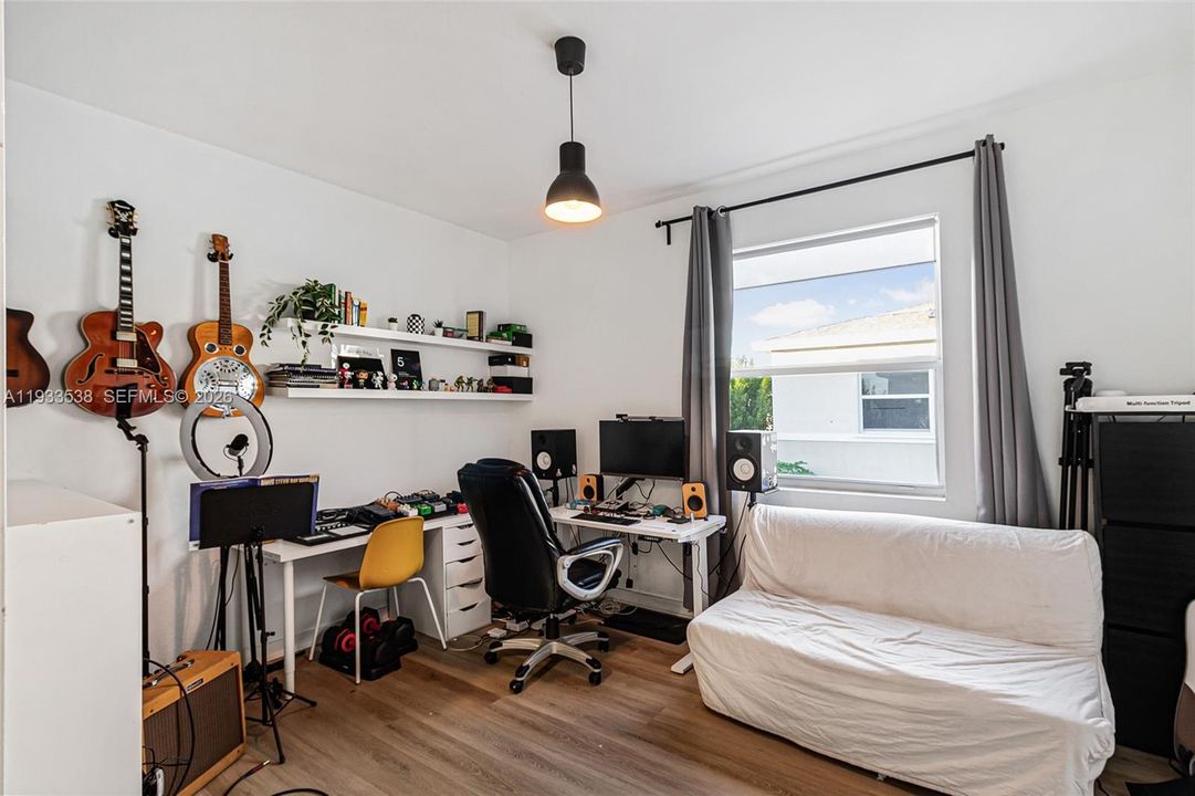 待售: $325,000 (2 贝兹, 2 浴室, 1208 平方英尺)