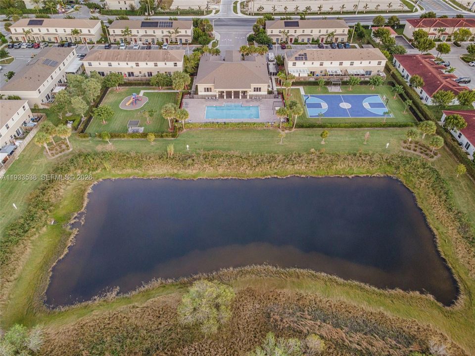 待售: $325,000 (2 贝兹, 2 浴室, 1208 平方英尺)