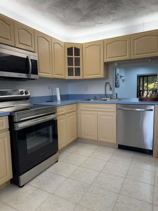 待售: $210,000 (2 贝兹, 2 浴室, 1150 平方英尺)