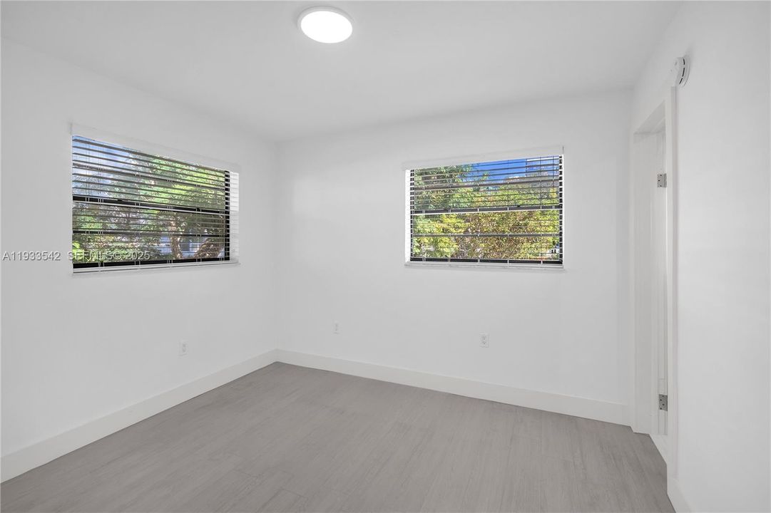 出租: $3,200 (2 贝兹, 1 浴室, 677 平方英尺)