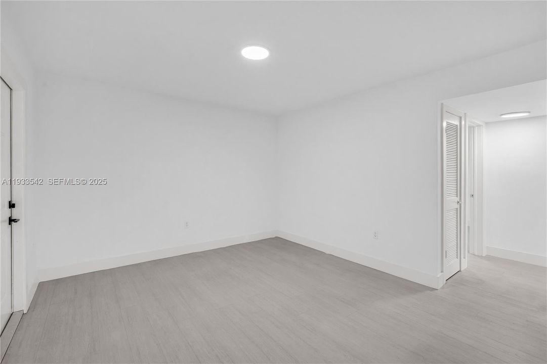 出租: $3,200 (2 贝兹, 1 浴室, 677 平方英尺)