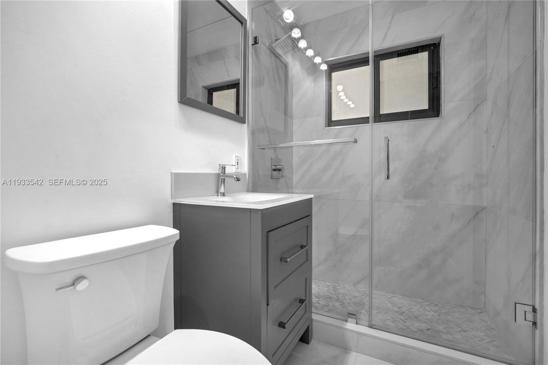 出租: $3,200 (2 贝兹, 1 浴室, 677 平方英尺)