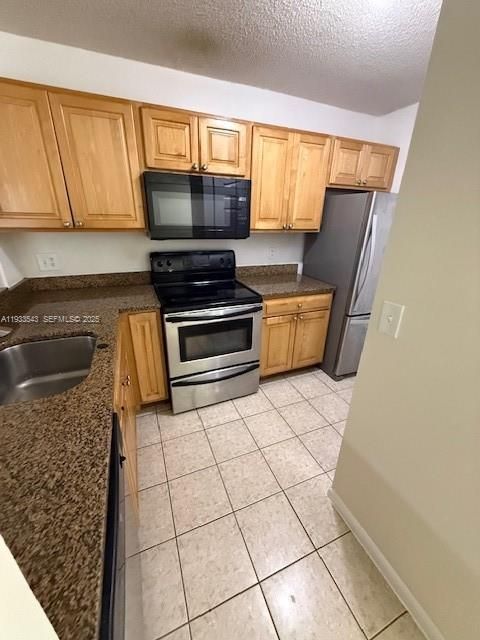 For Rent: $2,300 (3 beds, 2 baths, 1090 Square Feet)