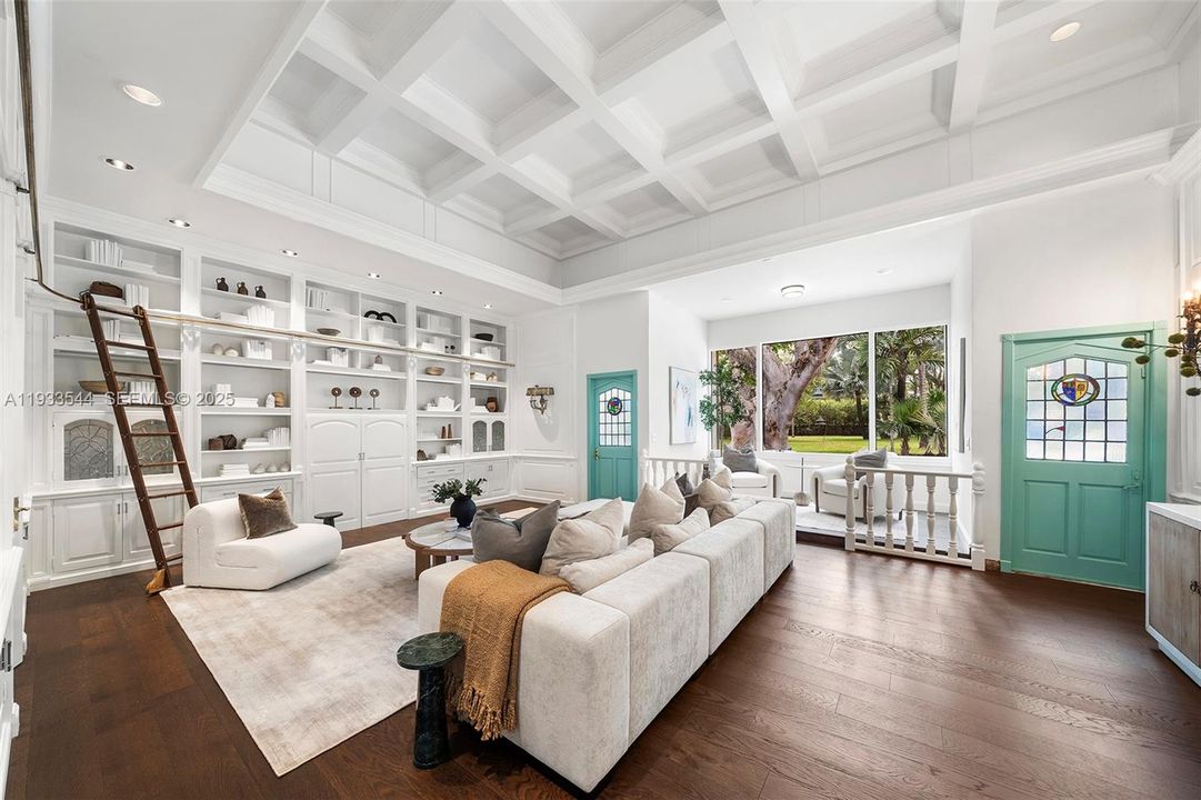 На продажу: $8,900,000 (6 спален, 5 ванн, 6132 Квадратных фут)