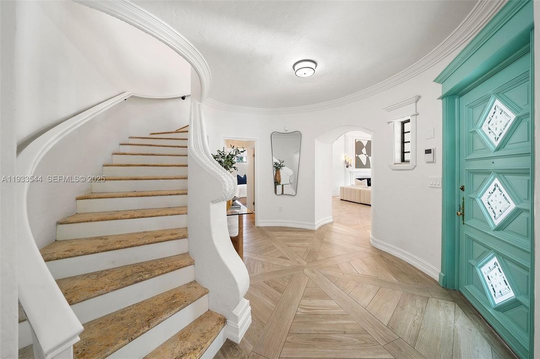 На продажу: $8,900,000 (6 спален, 5 ванн, 6132 Квадратных фут)