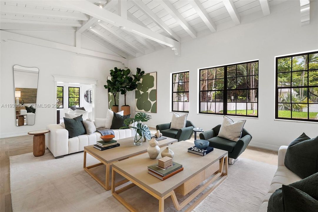 На продажу: $8,900,000 (6 спален, 5 ванн, 6132 Квадратных фут)