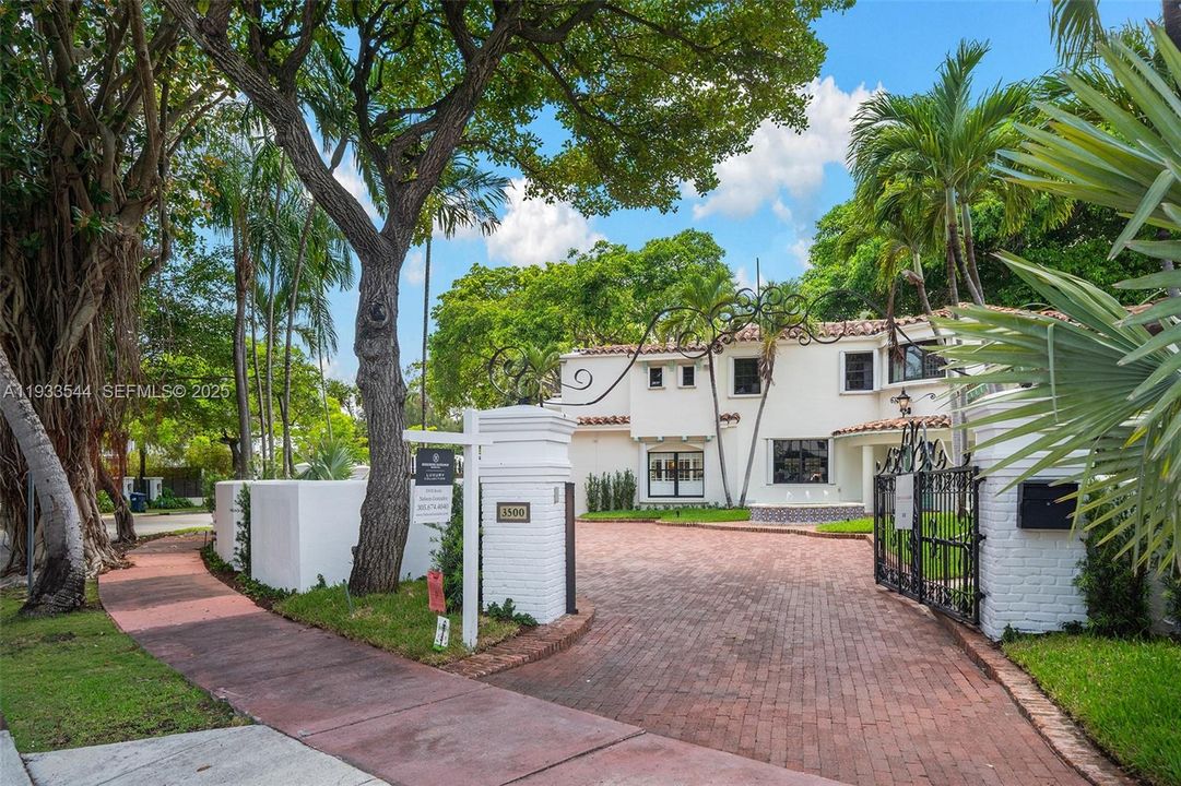 На продажу: $8,900,000 (6 спален, 5 ванн, 6132 Квадратных фут)