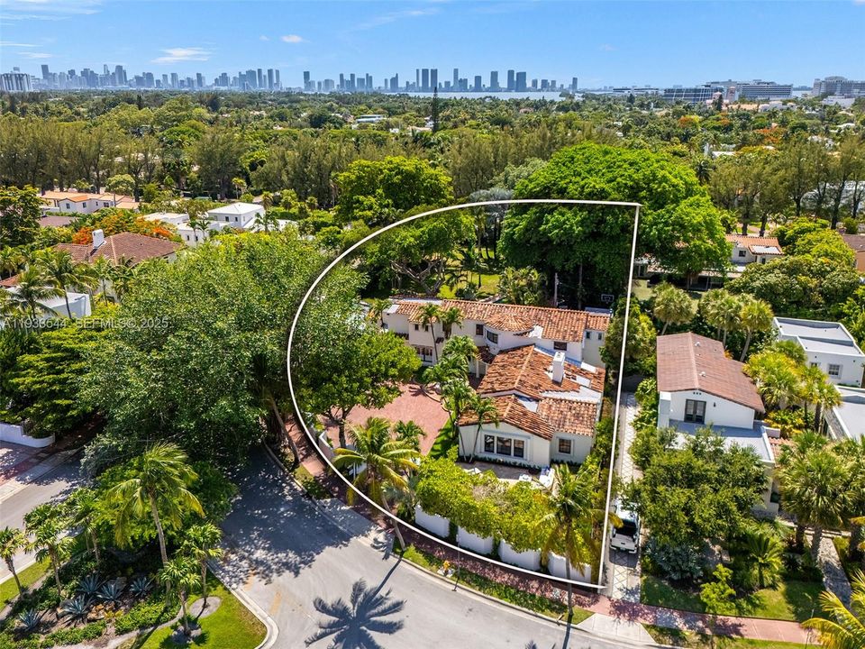 На продажу: $8,900,000 (6 спален, 5 ванн, 6132 Квадратных фут)