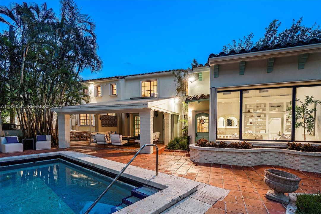 На продажу: $8,900,000 (6 спален, 5 ванн, 6132 Квадратных фут)