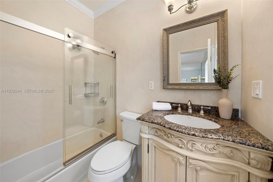 На продажу: $8,900,000 (6 спален, 5 ванн, 6132 Квадратных фут)