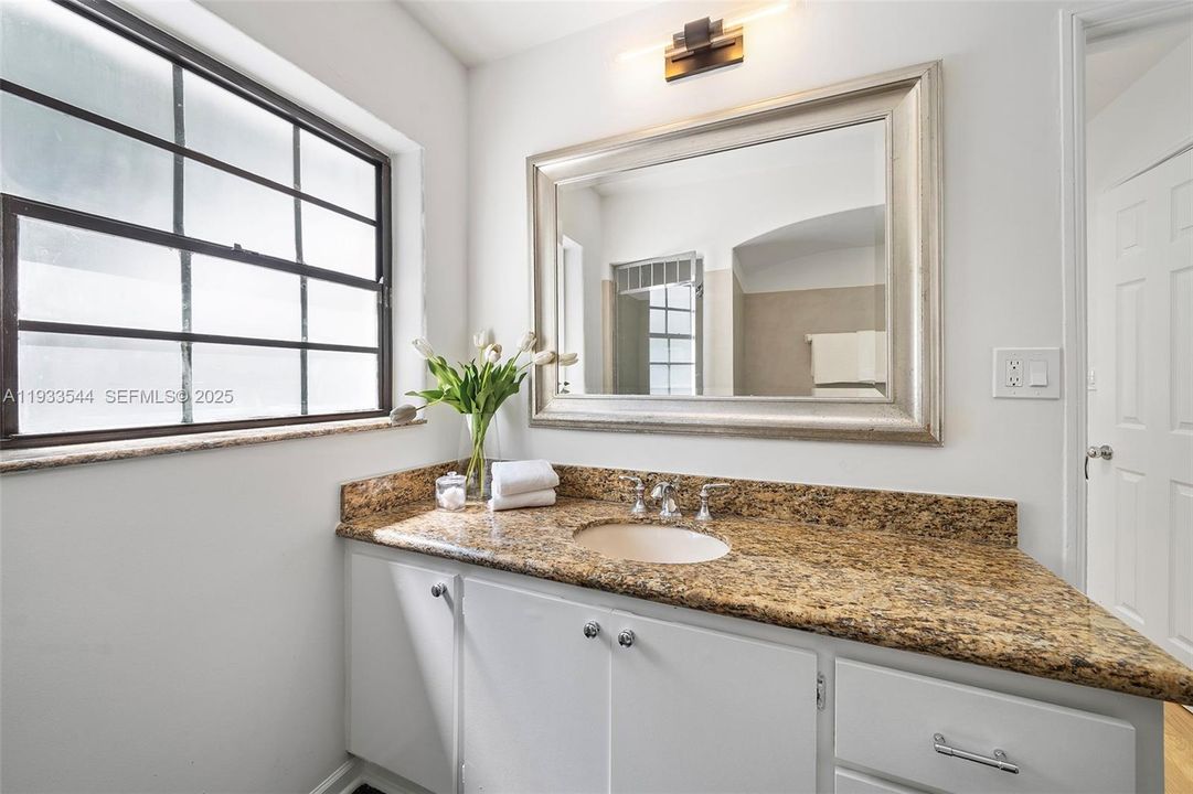 На продажу: $8,900,000 (6 спален, 5 ванн, 6132 Квадратных фут)