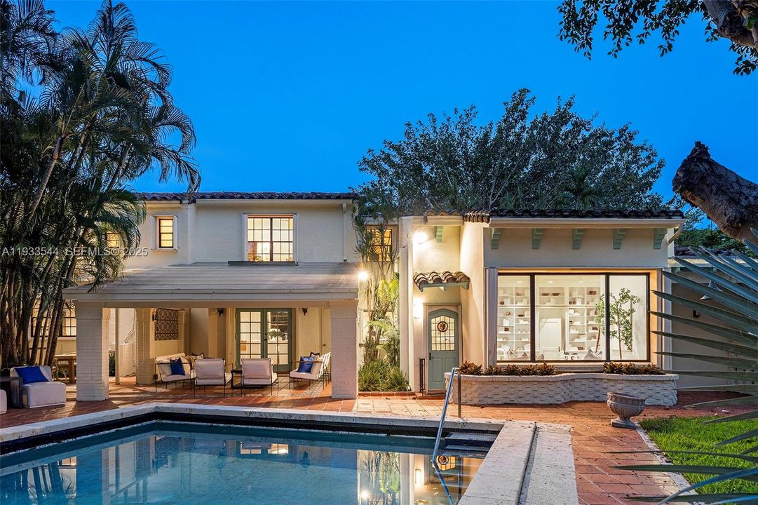 На продажу: $8,900,000 (6 спален, 5 ванн, 6132 Квадратных фут)