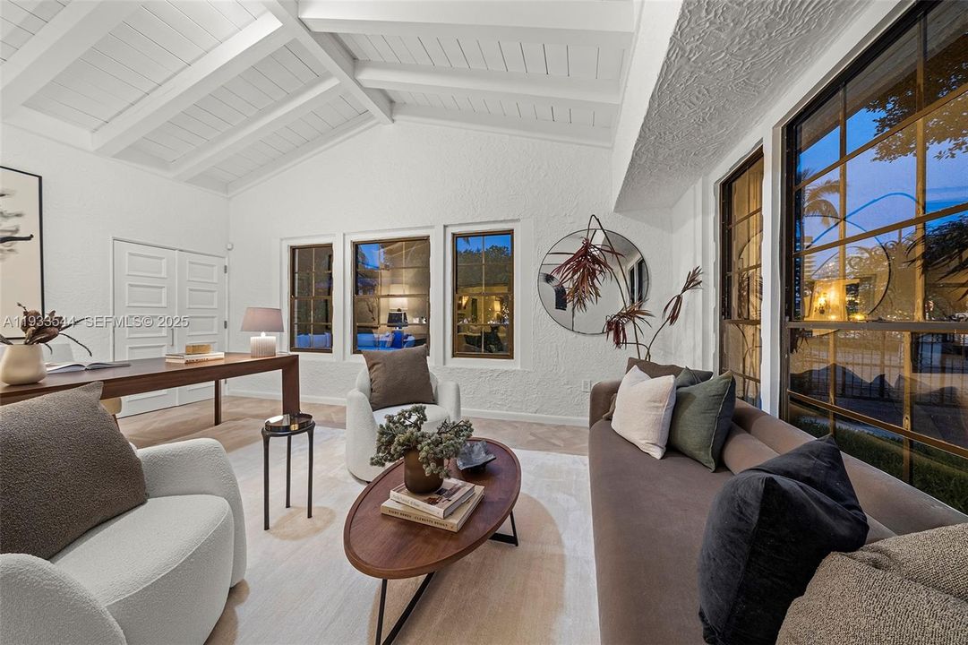 На продажу: $8,900,000 (6 спален, 5 ванн, 6132 Квадратных фут)