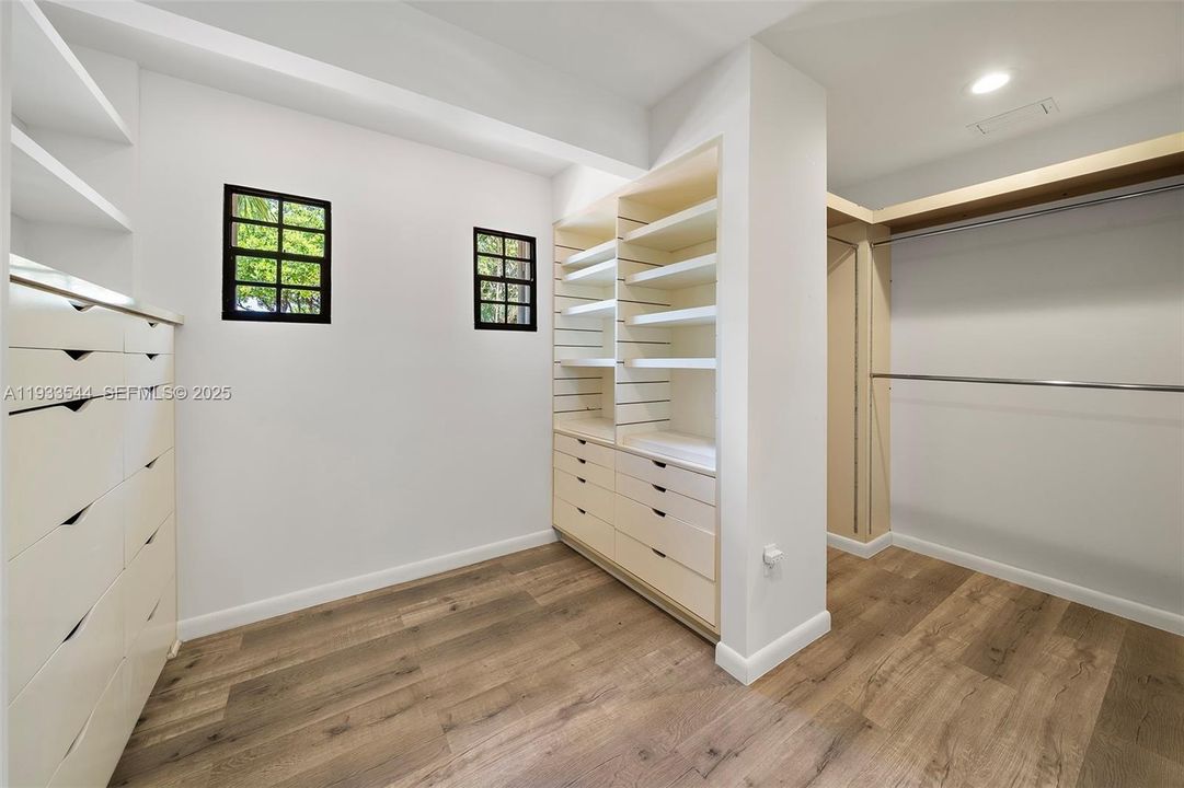 На продажу: $8,900,000 (6 спален, 5 ванн, 6132 Квадратных фут)