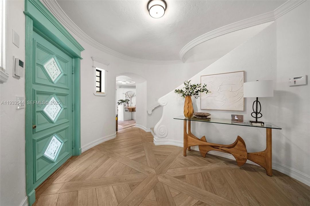 На продажу: $8,900,000 (6 спален, 5 ванн, 6132 Квадратных фут)