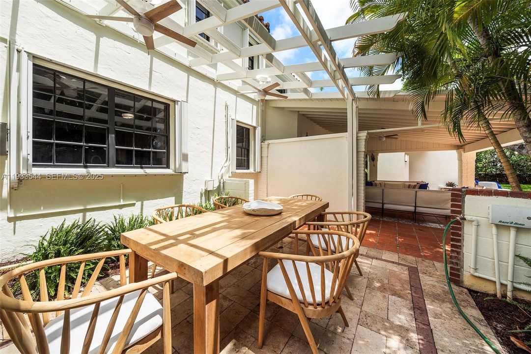 На продажу: $8,900,000 (6 спален, 5 ванн, 6132 Квадратных фут)