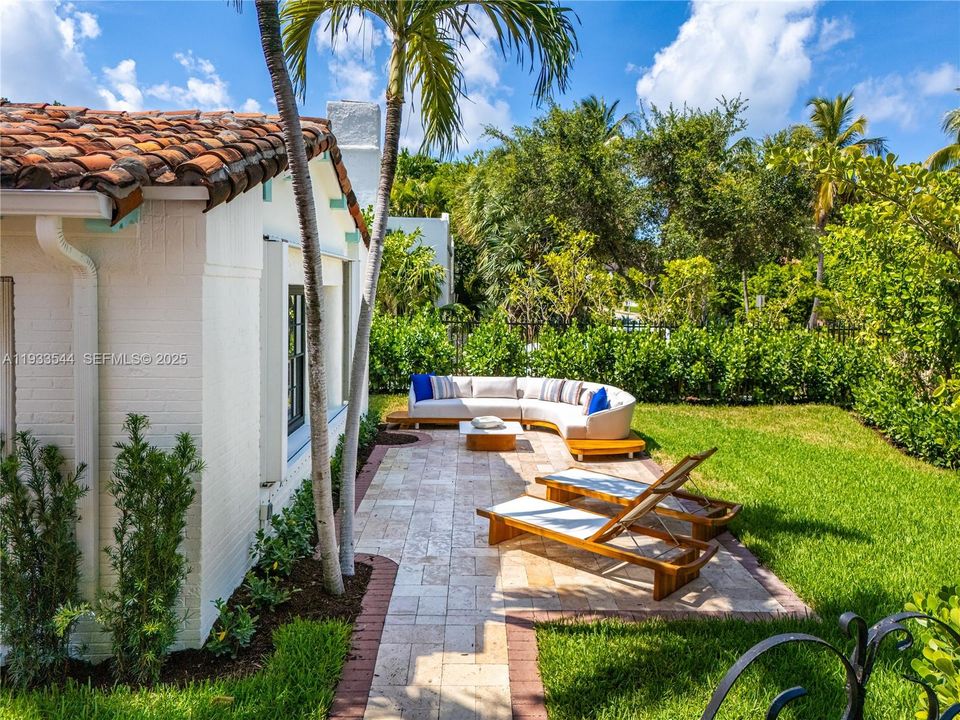 На продажу: $8,900,000 (6 спален, 5 ванн, 6132 Квадратных фут)