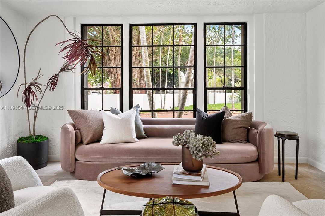 На продажу: $8,900,000 (6 спален, 5 ванн, 6132 Квадратных фут)