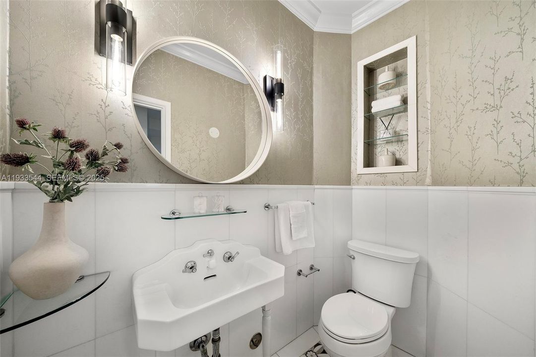 На продажу: $8,900,000 (6 спален, 5 ванн, 6132 Квадратных фут)