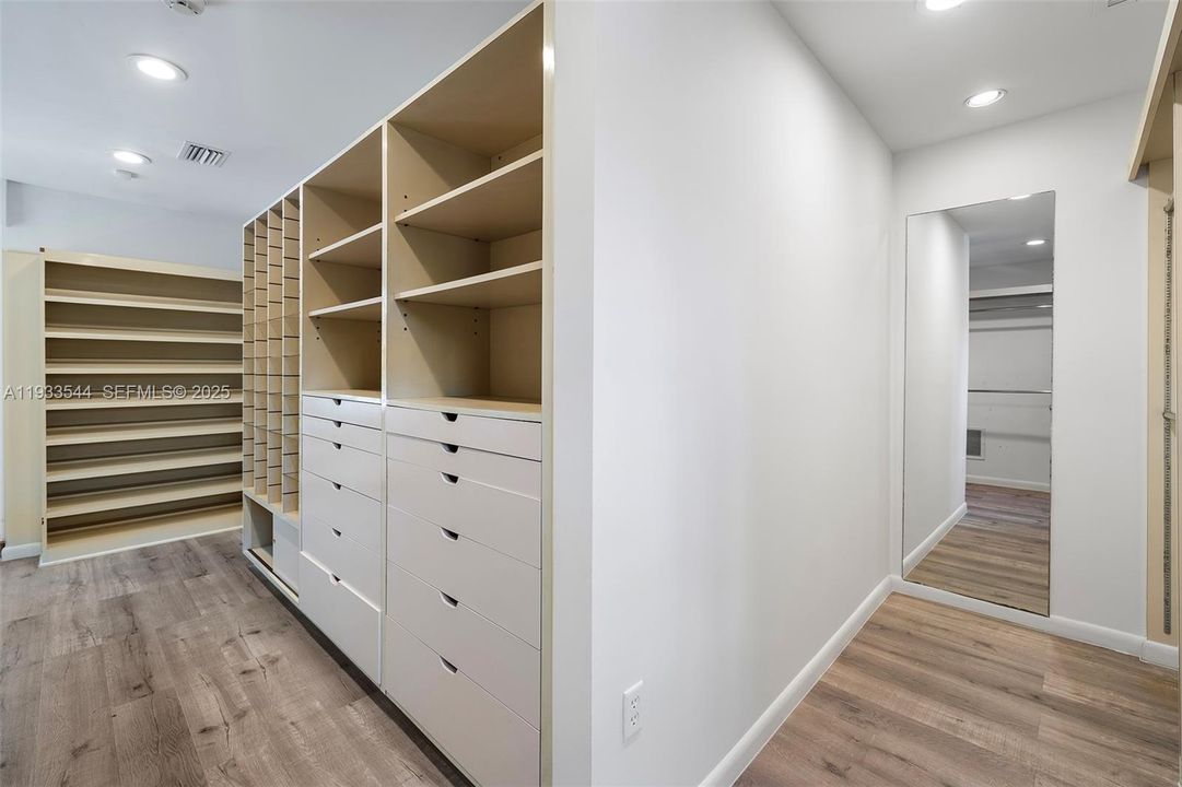 На продажу: $8,900,000 (6 спален, 5 ванн, 6132 Квадратных фут)