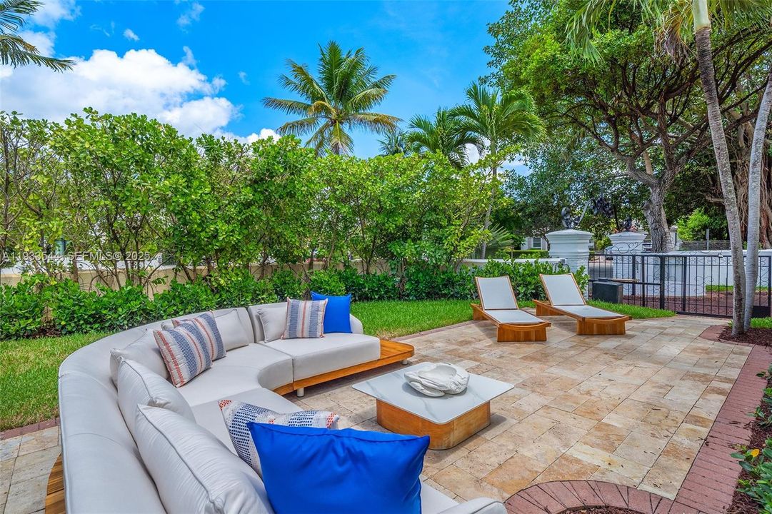 На продажу: $8,900,000 (6 спален, 5 ванн, 6132 Квадратных фут)